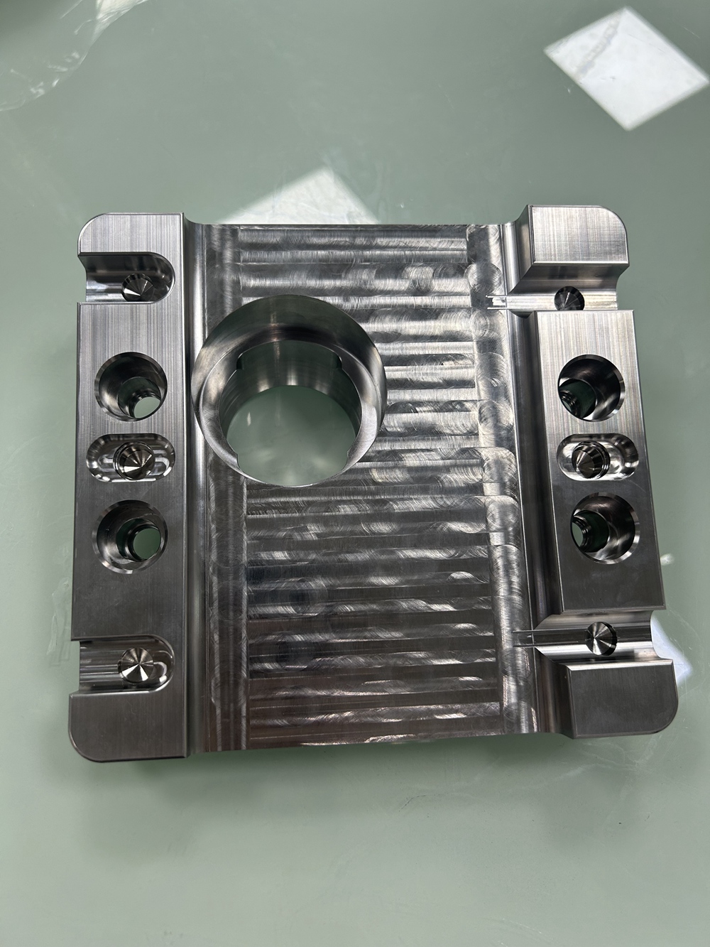  Custom CNC Machined Aluminum Bracket for Automotive Indu