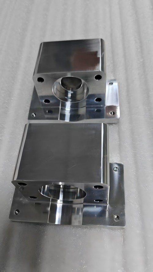 Feeder with polishing used for auto industry